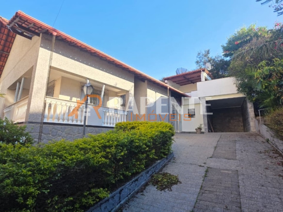 Casa em ótimo terreno no Bairro de Fátima!