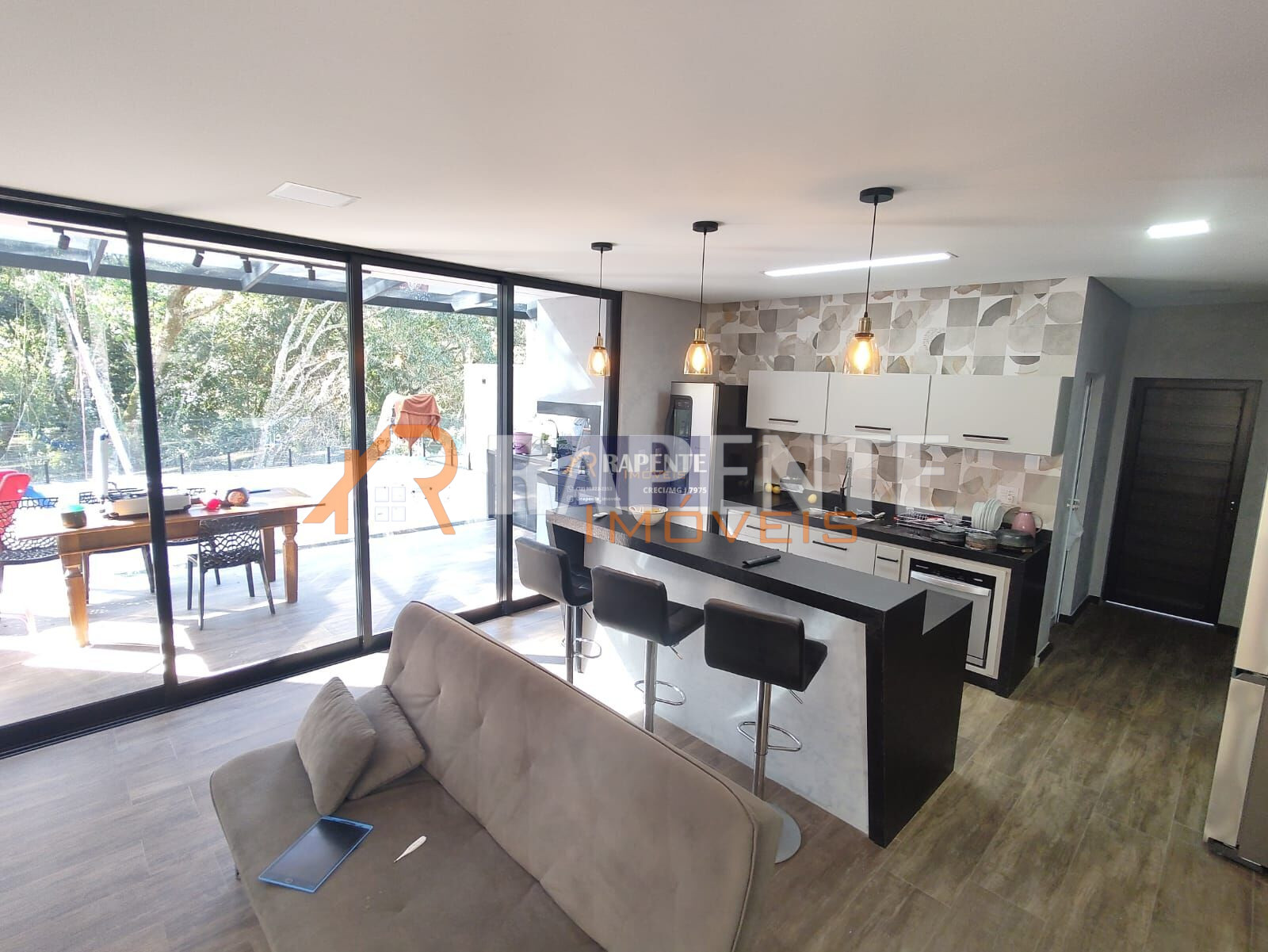 28 Casa super elegante no Santa Tereza 1 para você!