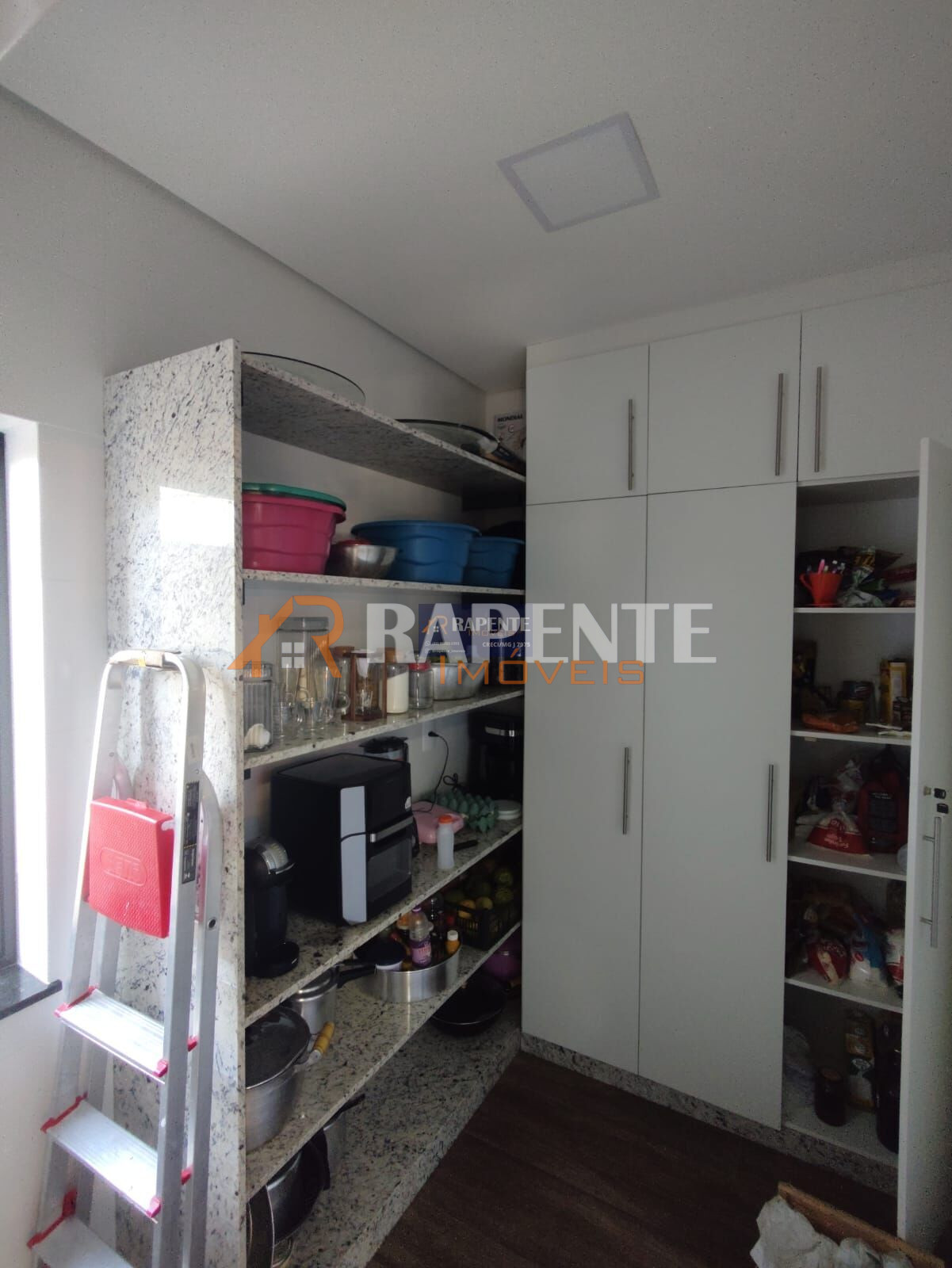 31 Casa super elegante no Santa Tereza 1 para você!