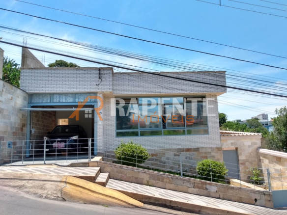 Casa em localização extraordinária pra você!!