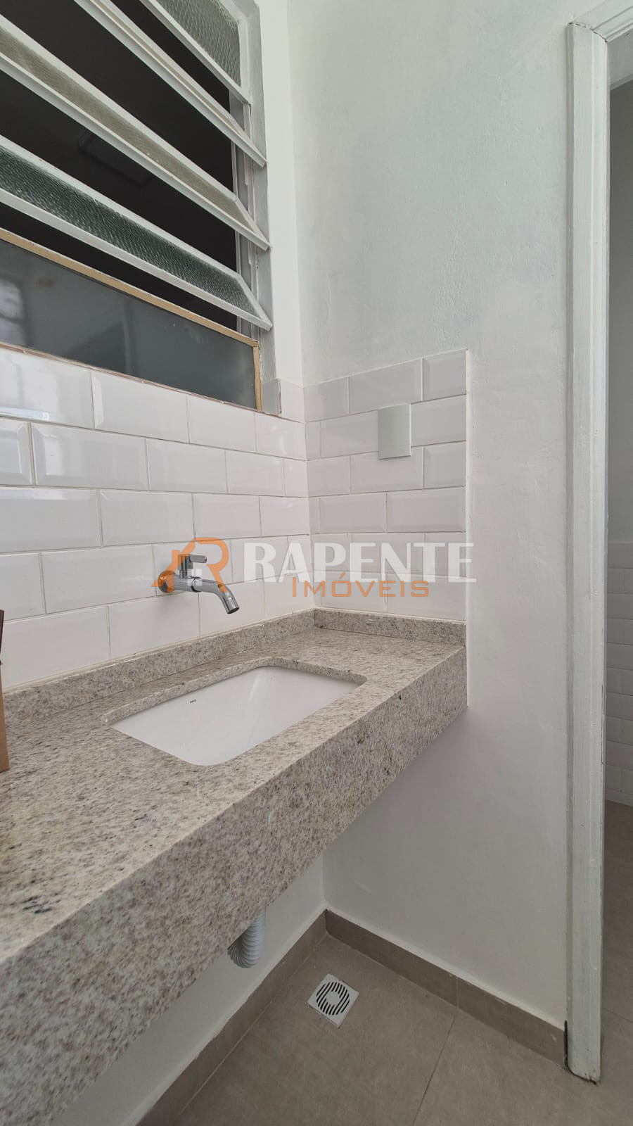 Excelente apartamento na Rua XV, Centro