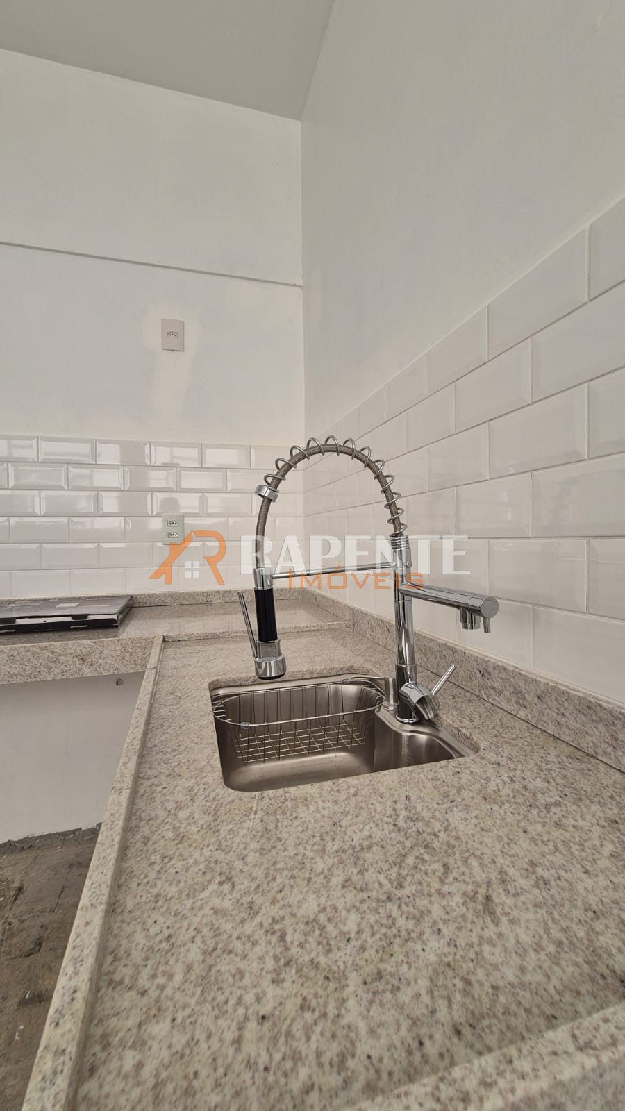 Excelente apartamento na Rua XV, Centro