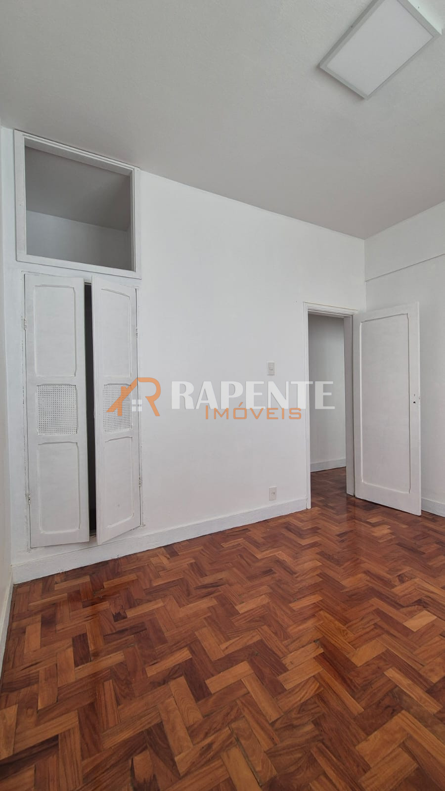 Excelente apartamento na Rua XV, Centro