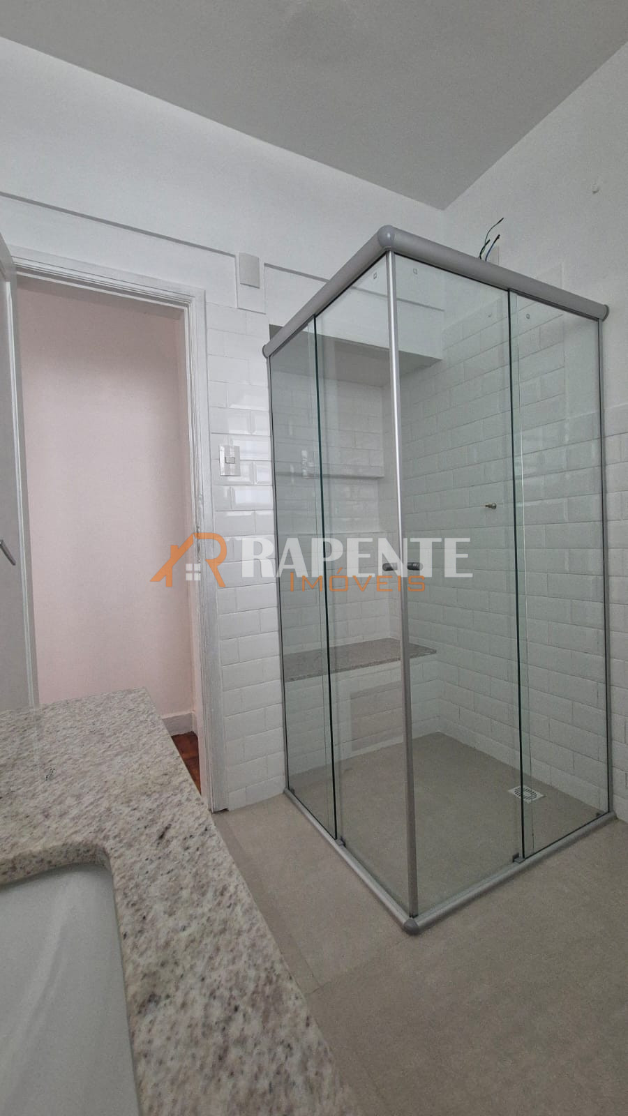 Excelente apartamento na Rua XV, Centro