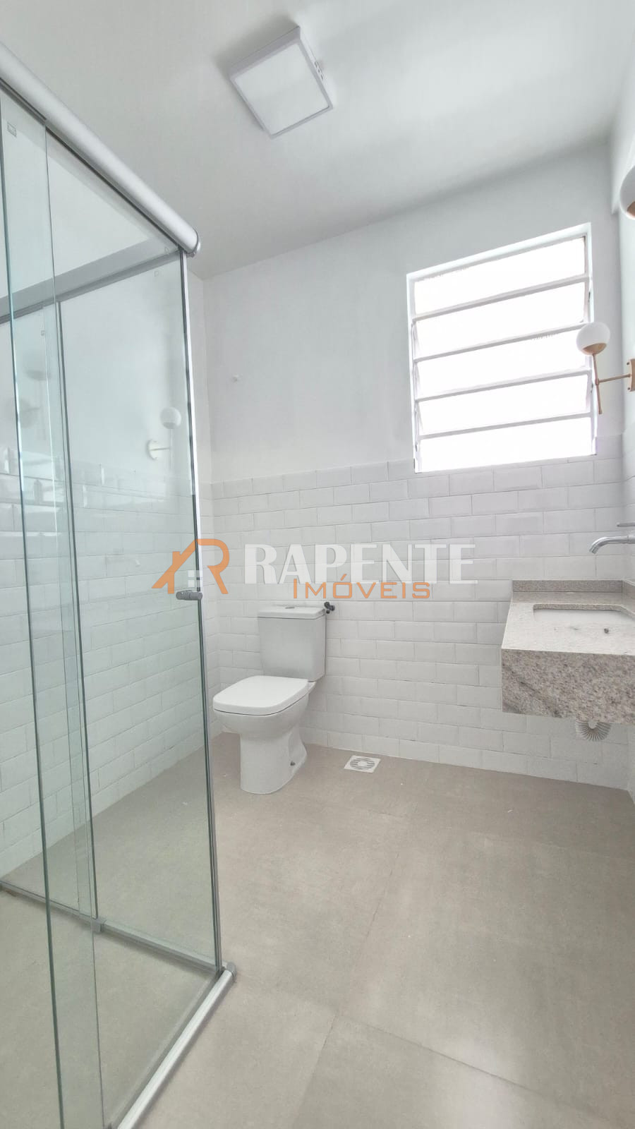 Excelente apartamento na Rua XV, Centro