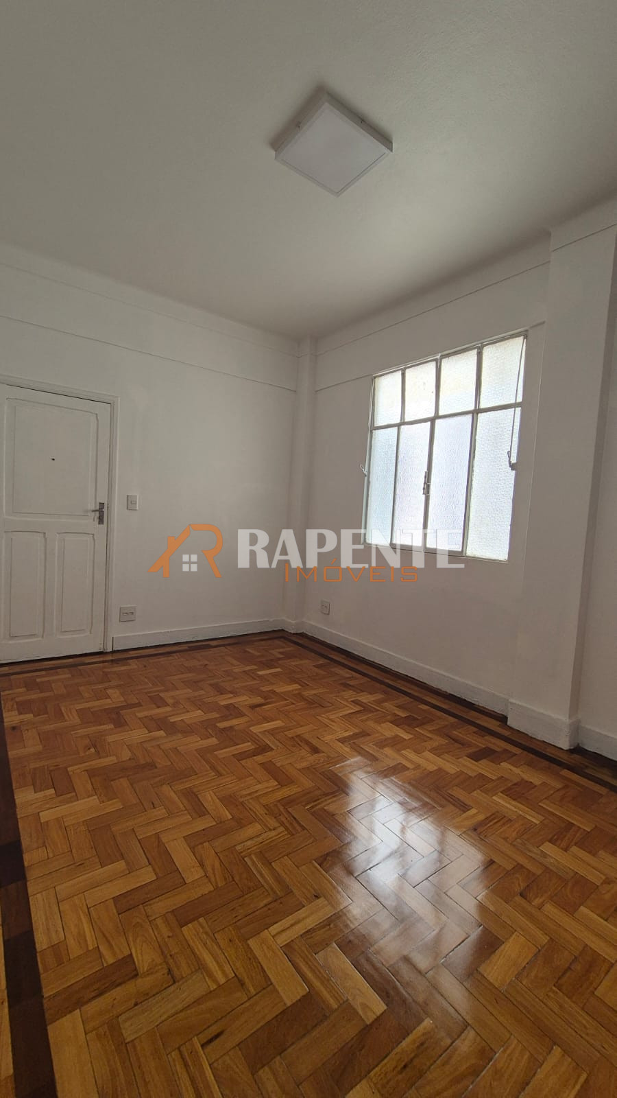 Excelente apartamento na Rua XV, Centro