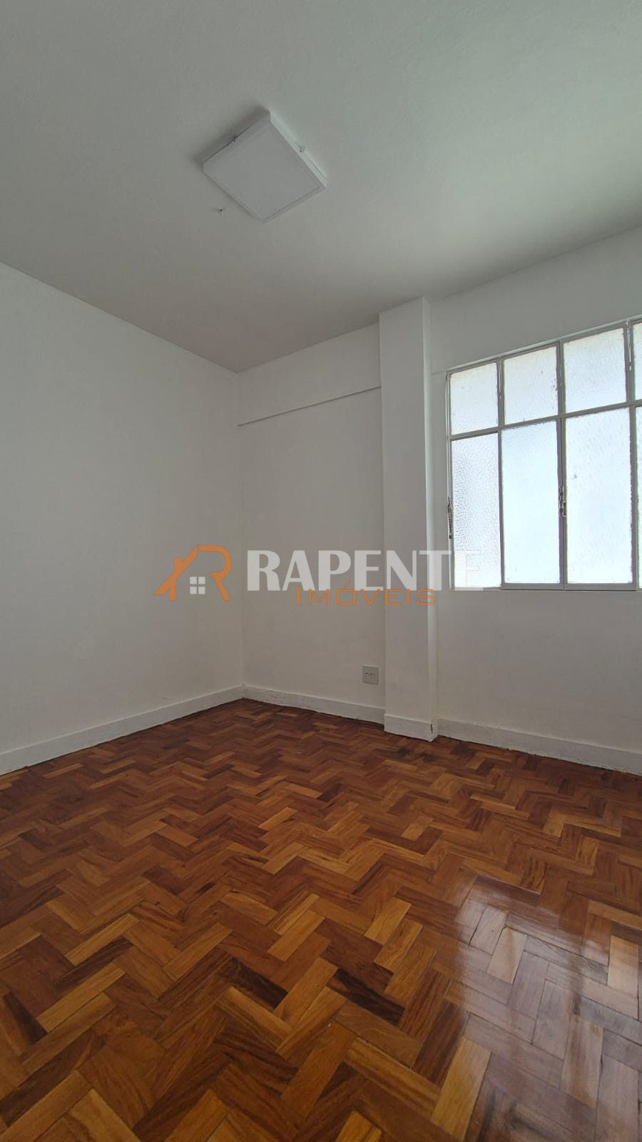 Excelente apartamento na Rua XV, Centro