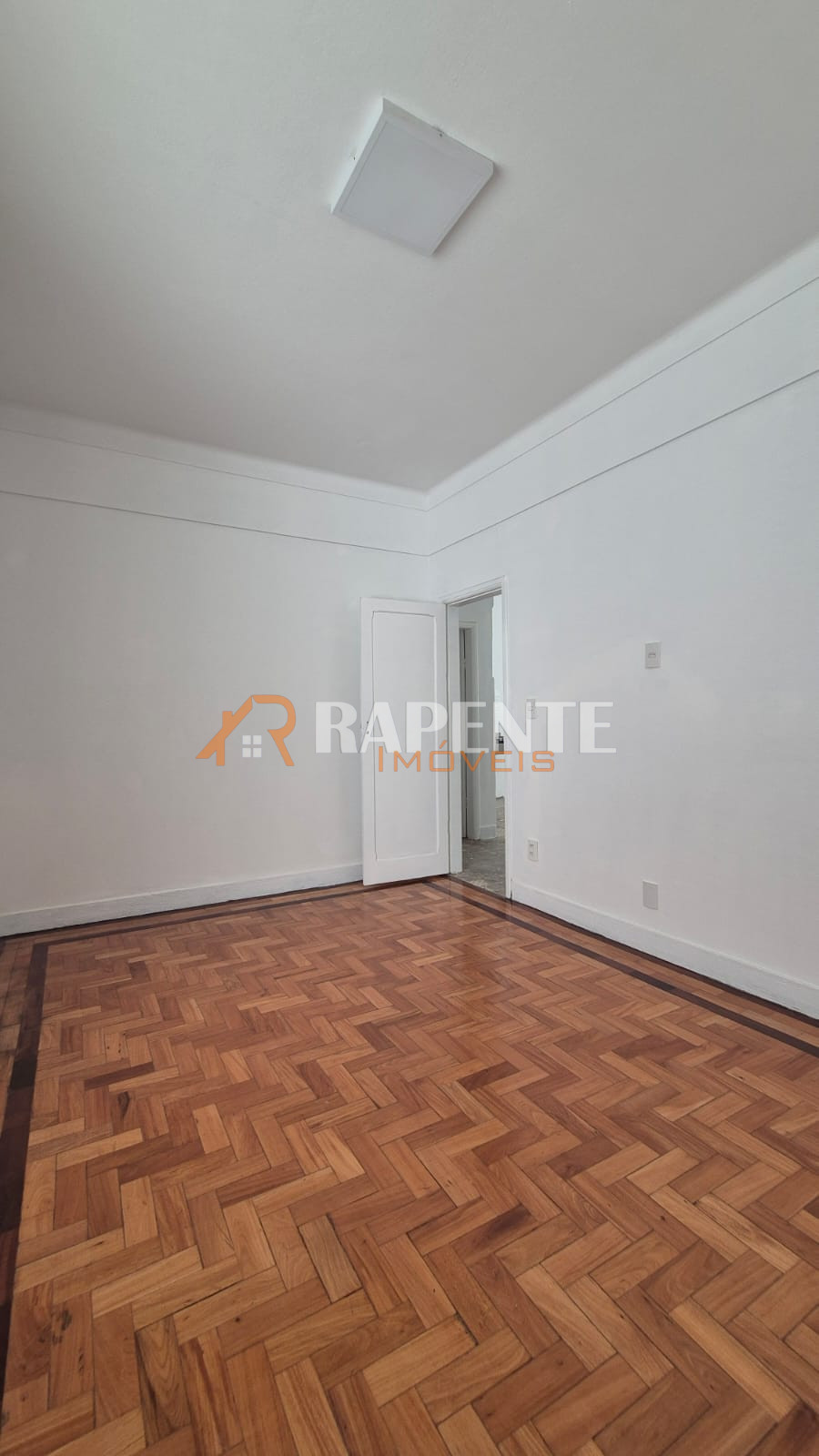 Excelente apartamento na Rua XV, Centro
