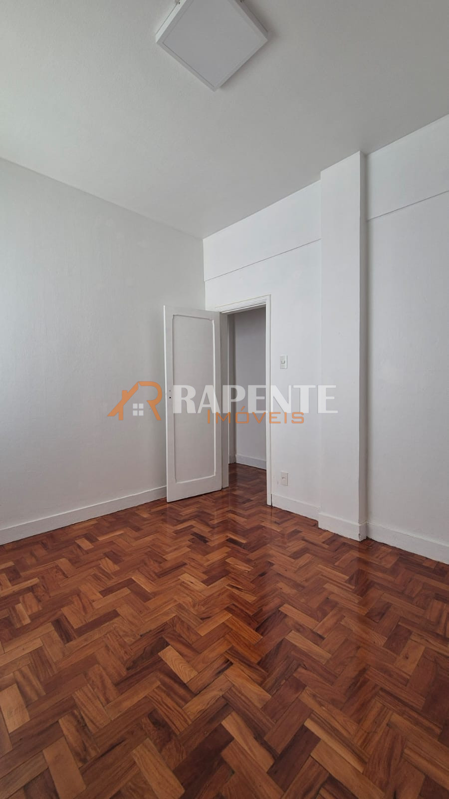 Excelente apartamento na Rua XV, Centro