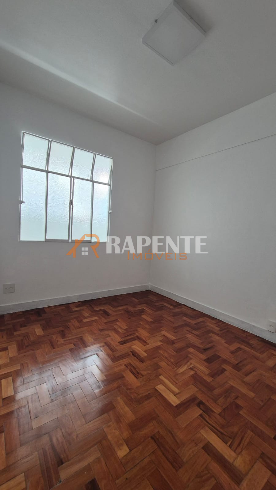 Excelente apartamento na Rua XV, Centro