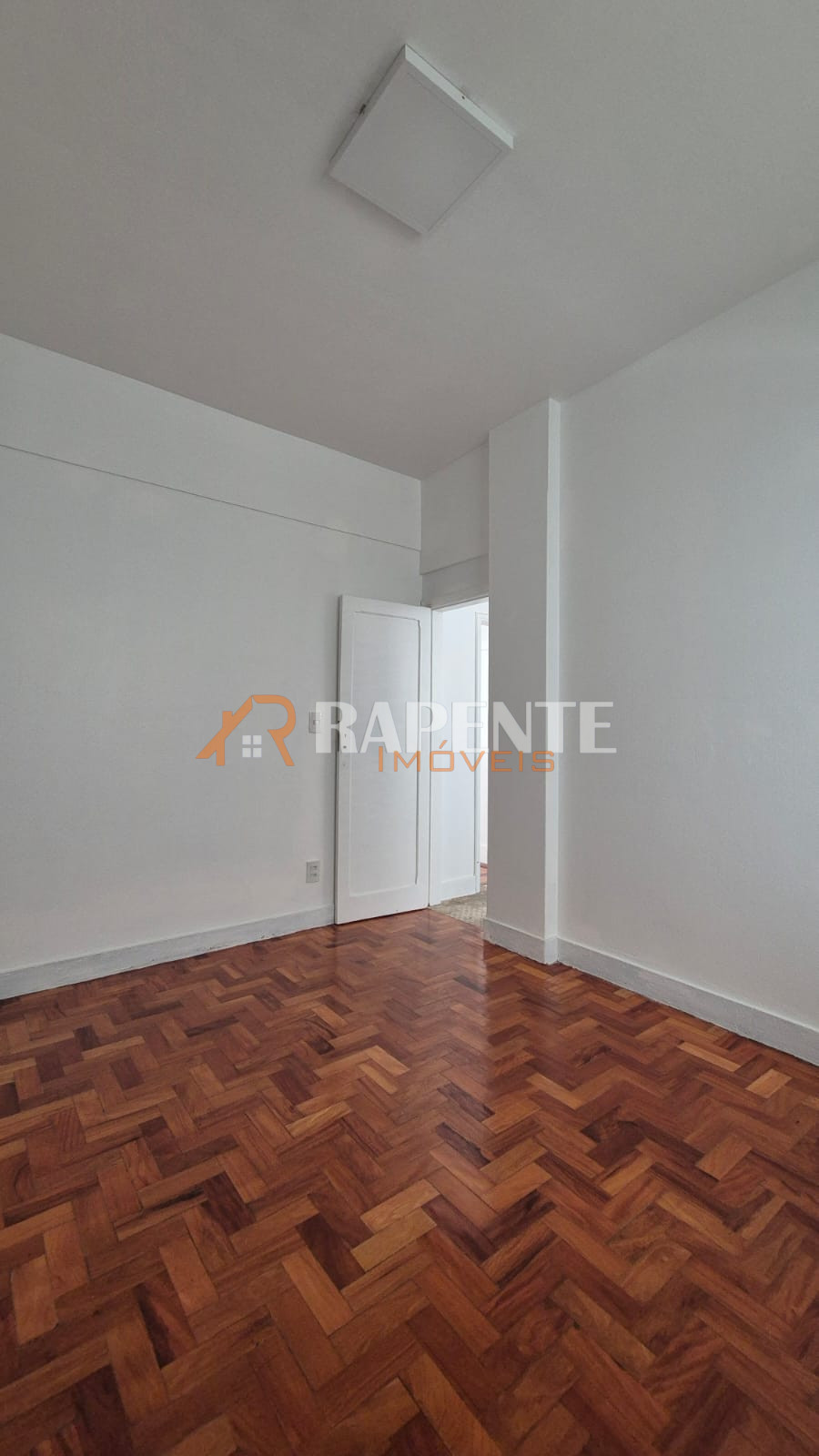 Excelente apartamento na Rua XV, Centro