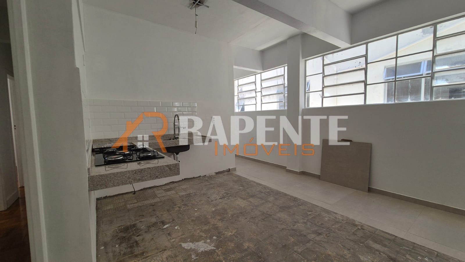 Excelente apartamento na Rua XV, Centro